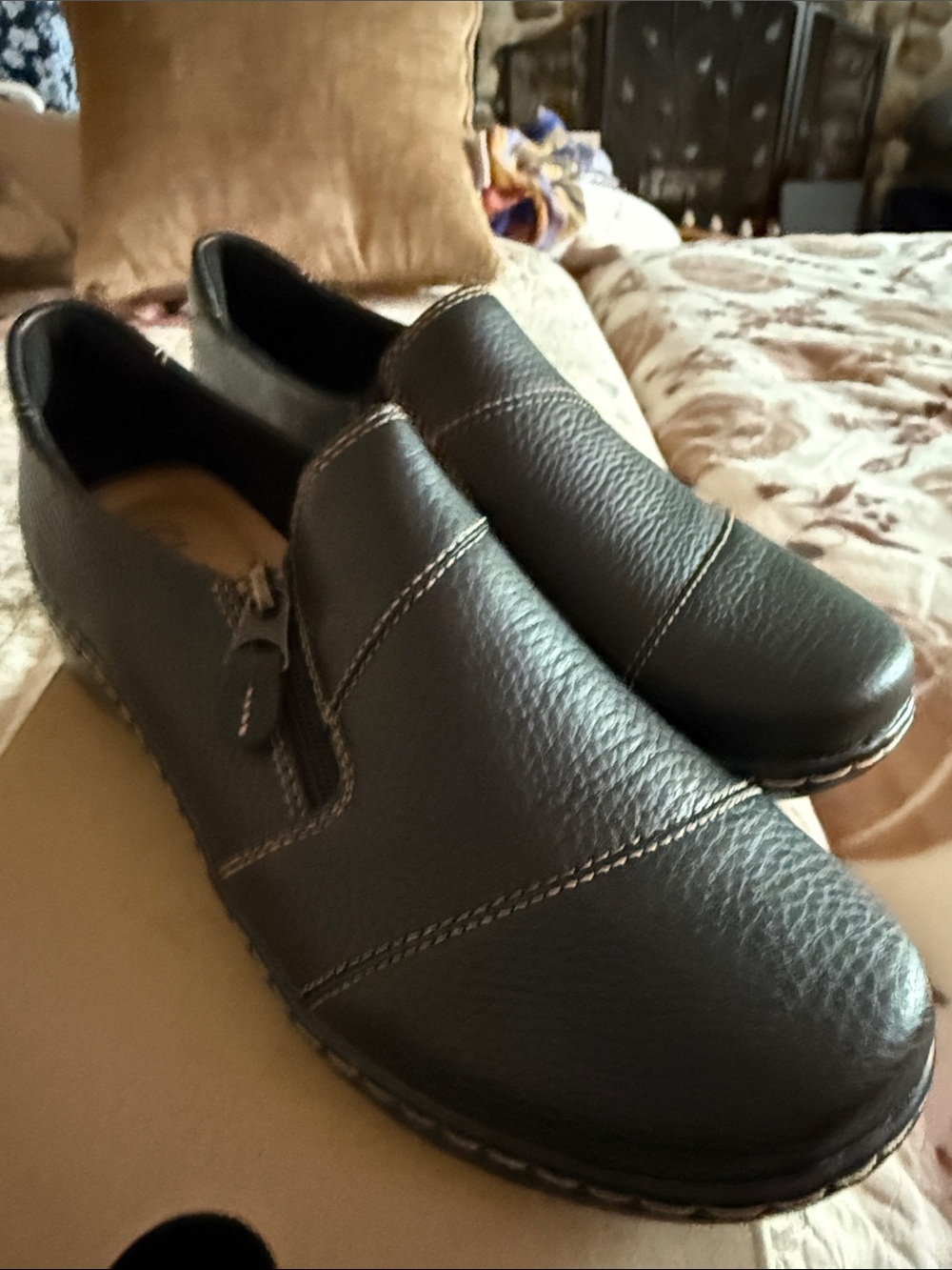 Clarks Women's Black Slip-On Loafers with Contrast Stitch NWOT NIB